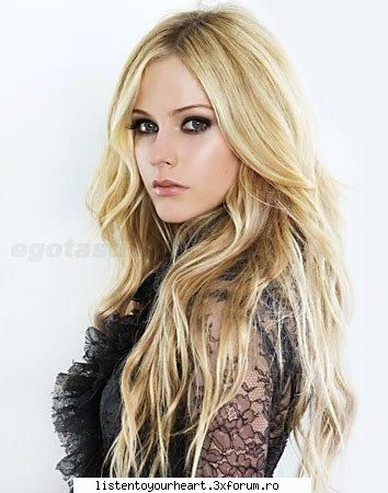 m-am dat pe avril :limba: imi place cum canta! voua va place? avril lavigne