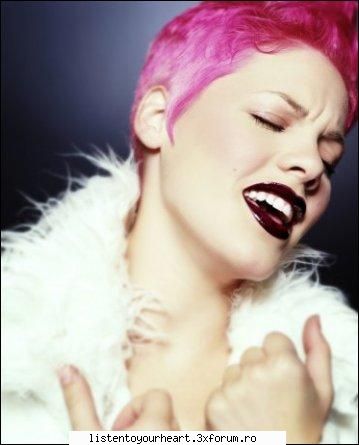 Pink - Baietoasa din fire, Pink s-a gandit sa faca ceva - Artisti